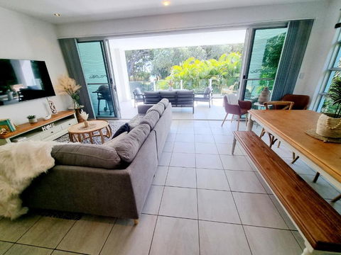 Rosalynda- Luxury Beachfront 3 BR Townhouse - Tourism Cairns 3
