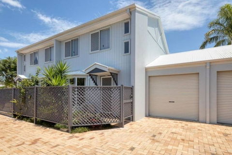 Rosella Rise! - Tourism Cairns 0
