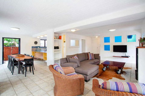 Ross Cres Spacious Private Beach House - Tourism Cairns 2