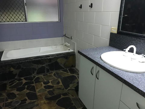 Royal Palm Cottage, Entire Two Bedroom 2 Bathroom House With Pool - Tourism Cairns 3