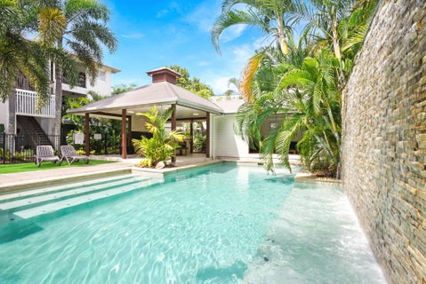 Royal Pavilions 8 - Tourism Cairns 0