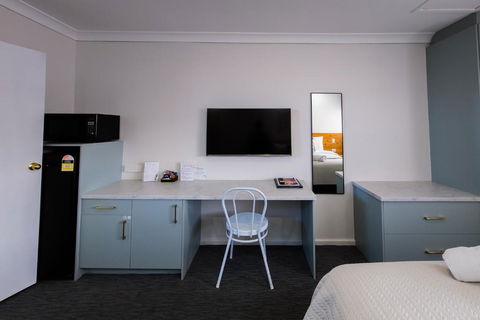 Roydons Motor Inn - Tourism Cairns 3