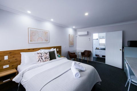 Roydons Motor Inn - Tourism Cairns 2