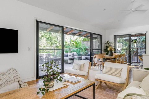 Rubber Soul - Tourism Cairns 2