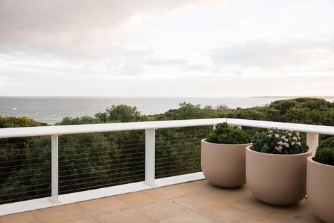 Sagres Queenscliff - Luxury House By The Beach - Tourism Cairns 3