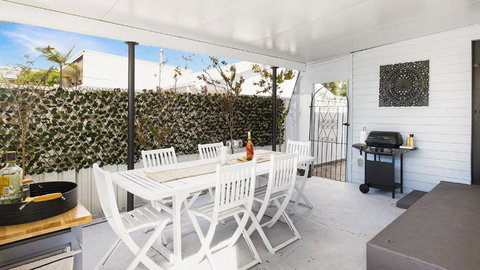 Salamander Sweet Foreshore Drive - Tourism Cairns 0