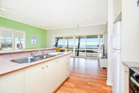 Salt - Aldinga Beach - C21 SouthCoast Holidays - Tourism Cairns 3