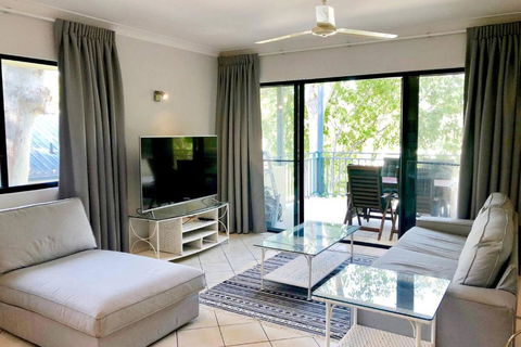 Salt & Sand - Tropical Oasis Footsteps To Beach - Tourism Cairns 1
