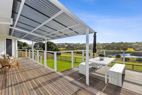 SALTWATER HOUSE - Opposite The Beach And Views Over The Lake! - Tourism Cairns 3