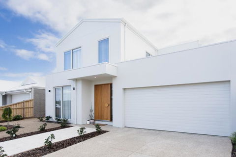 Saltwater Lux, 4 Bdrm, 3 Bath, Golf, Weddings, Beaches, Adventure Park - Tourism Cairns 0