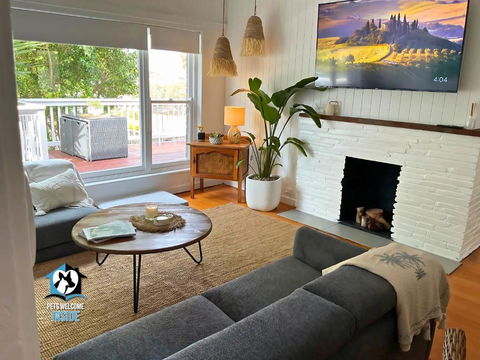 Saltwater Sunsets Seaside Haven With Ocean Views - Tourism Cairns 2