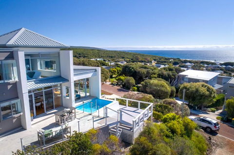 Salty Kiss I Private Properties - Tourism Cairns 0