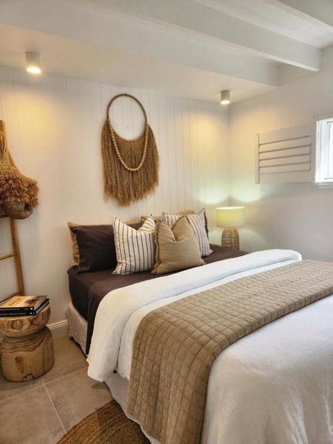 SALTY PALMS -Seaside Studio Apartment - Tourism Cairns 1