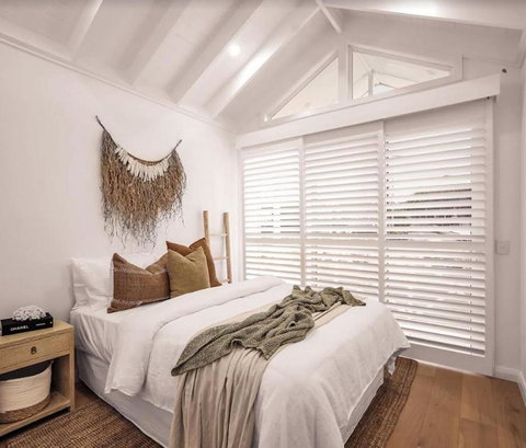 SALTY PALMS On HENLEY -THREE - Tourism Cairns 0