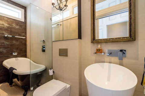 Sanctuary At The Rocks - Tourism Cairns 3