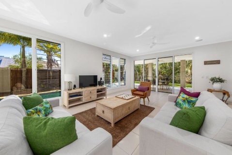 Sand And Sea Beach House - Tourism Cairns 2