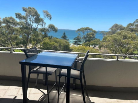 Rockingham Waterfront At Nautilus - Tourism Cairns 1