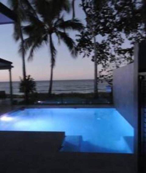 Sandcastle Retreat - Absolute Cairns Beachfront - Tourism Cairns 1