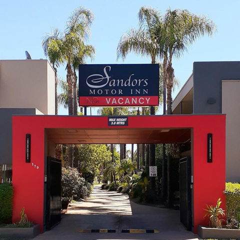 Sandors Motor Inn - Tourism Cairns 0