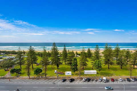 Sandpiper Broadbeach - Tourism Cairns 0