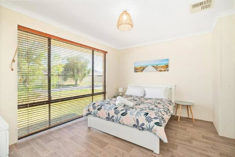Sandpiper House - Family & Pet Friendly - Tourism Cairns 3