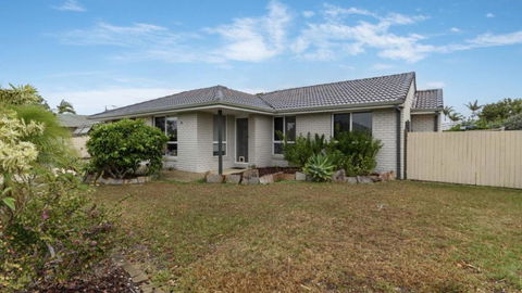 Sandstone Cove At Sandstone Point - Tourism Cairns 0
