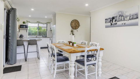 Sandstone Cove At Sandstone Point - Tourism Cairns 1