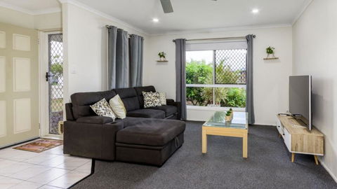 Sandstone Cove At Sandstone Point - Tourism Cairns 3