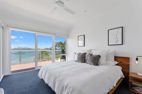 Sandy Bay Beachfront Oasis Direct Beach Access - Tourism Cairns 3