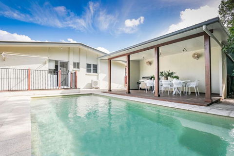 Sandy Burrows - Tourism Cairns 1