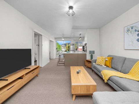 Sandy Bay Apartment With Hobart River View, Near UTAS - Stroll To Cafes And Shops - Tourism Cairns 2