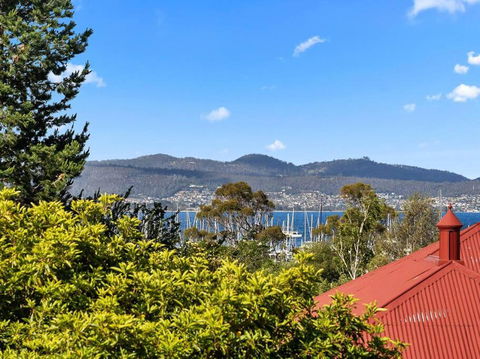 Sandy Bay Apartment With Hobart River View, Near UTAS - Stroll To Cafes And Shops - Tourism Cairns 1