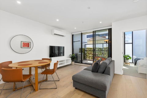 Spacious & Bright Apt Near Major Hospital Precinct - Tourism Cairns 1