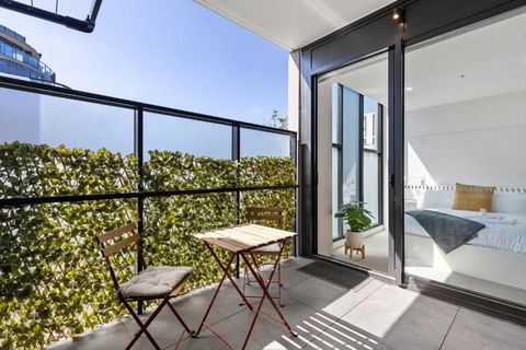Spacious & Bright Apt Near Major Hospital Precinct - Tourism Cairns 2