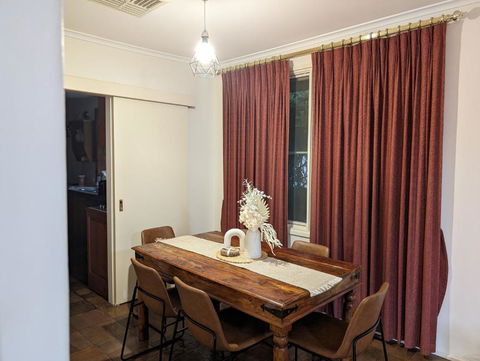 Spacious, Modern & Stylish Vacation Home - Tourism Cairns 3