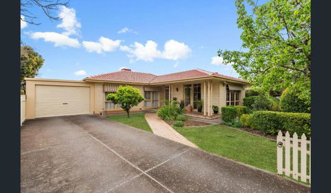 Spacious, Modern & Stylish Vacation Home - Tourism Cairns 0