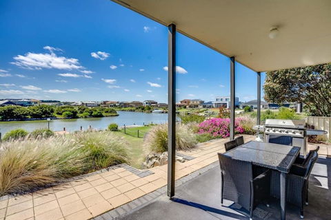 T2 12 Wentworth Pde Hindmarsh Island - No Linen Included - Tourism Cairns 1
