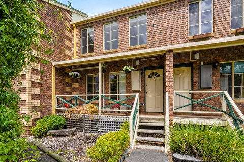 Tapanak Renovated Townhouse Close To City - Tourism Cairns 0