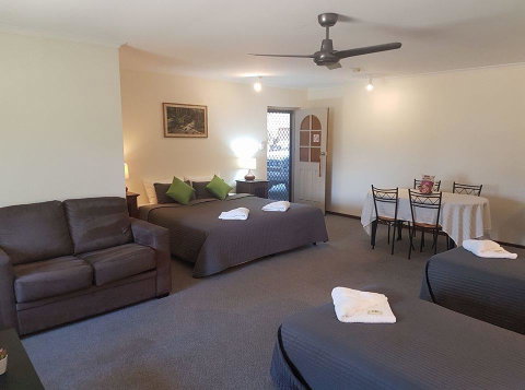 Beachport Motor Inn - Tourism Cairns 0