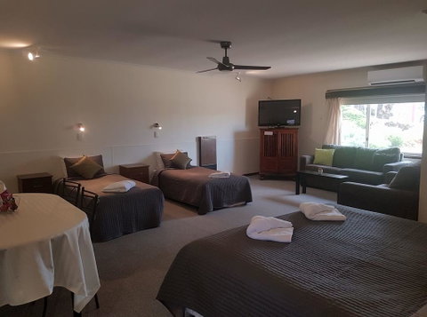 Beachport Motor Inn - Tourism Cairns 1