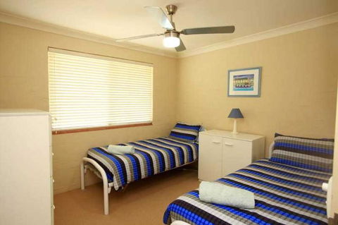 BEACHSIDE VILLA 2 - Tourism Cairns 1
