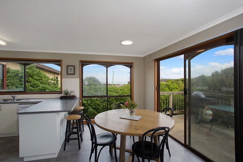 Beacon Point House - Tourism Cairns 0