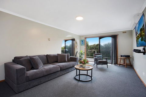 Beacon Point House - Tourism Cairns 2