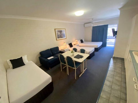 Benson Court Motel - Tourism Cairns 1