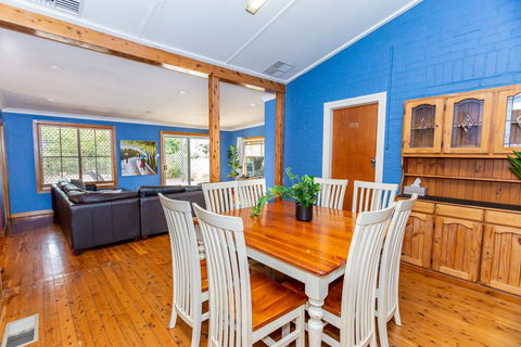 Best Central House - SLEEPS 11 !! - Tourism Cairns 0
