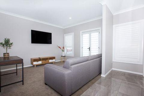 Best Central Wagga Townhouse - Tourism Cairns 2