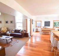 Best Location in Hobart Luxury 4 bedroom with stunning views - Tourism Cairns