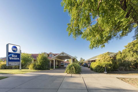 Best Western Ambassador Motor Inn & Apartments - Tourism Cairns 1
