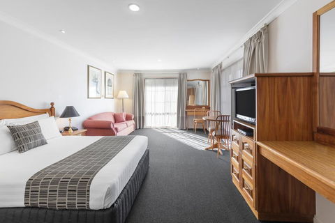 Best Western Ambassador Motor Inn & Apartments - Tourism Cairns 0