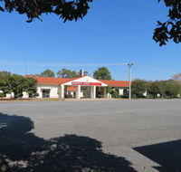 Bishops Lodge Narrandera - Tourism Cairns